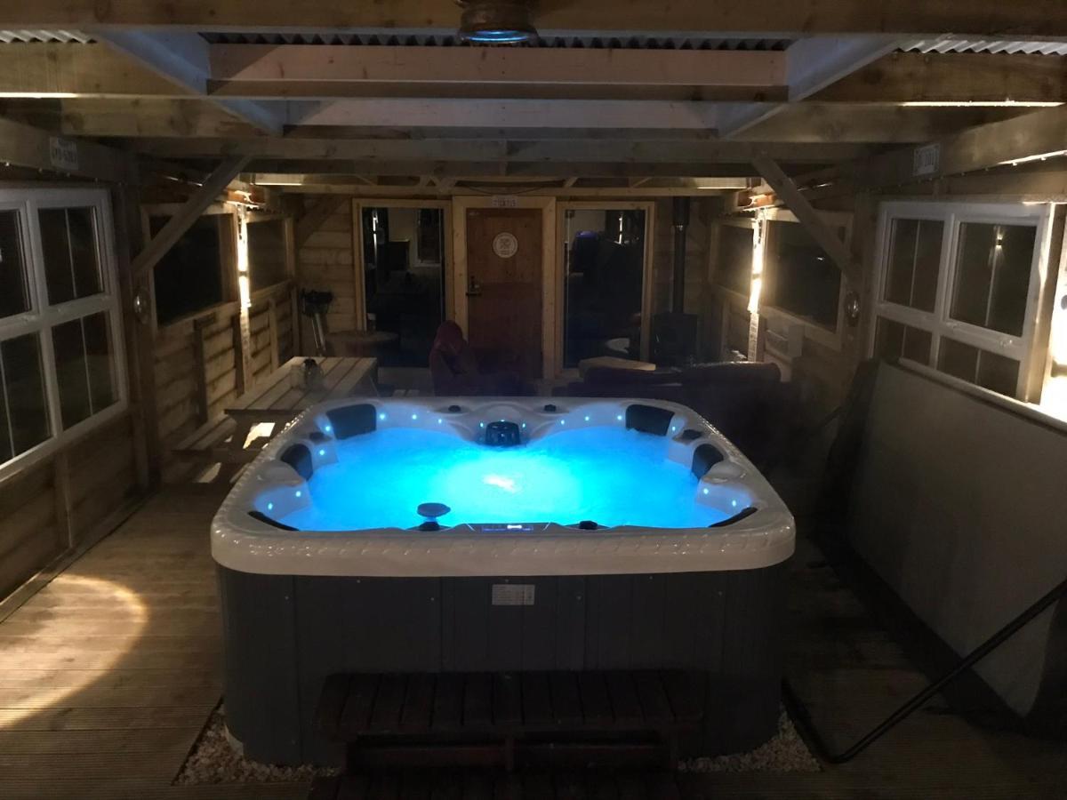 Sleeps 12 Hot Tub Sauna Cinema Pets Welcome Enniskillen Exterior foto